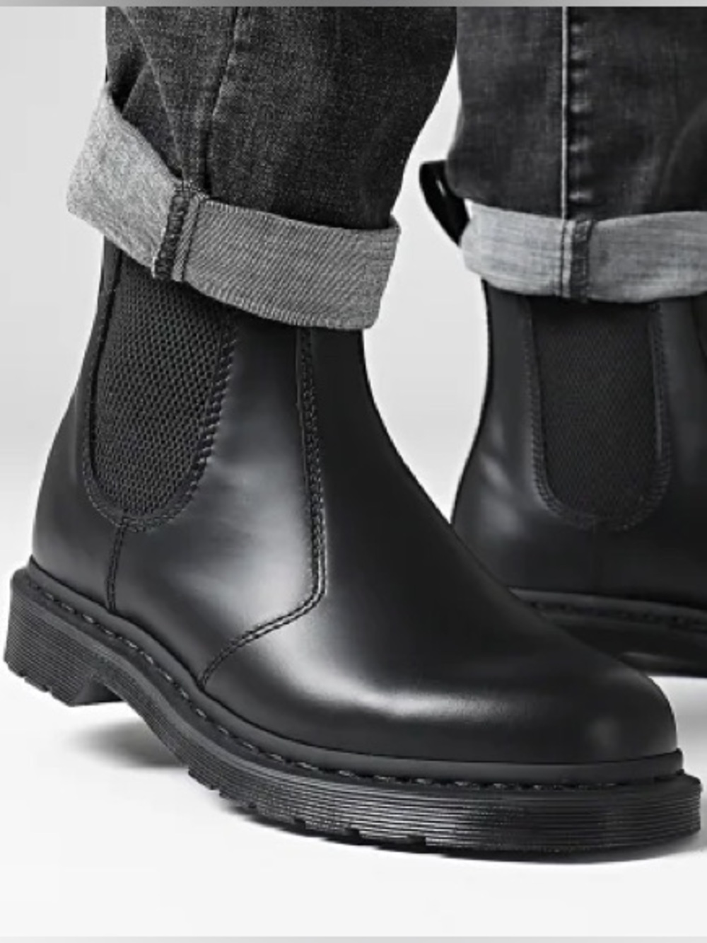 DR. MARTEN 2976 Mono Chelsea Smooth Leather Ankle Boots